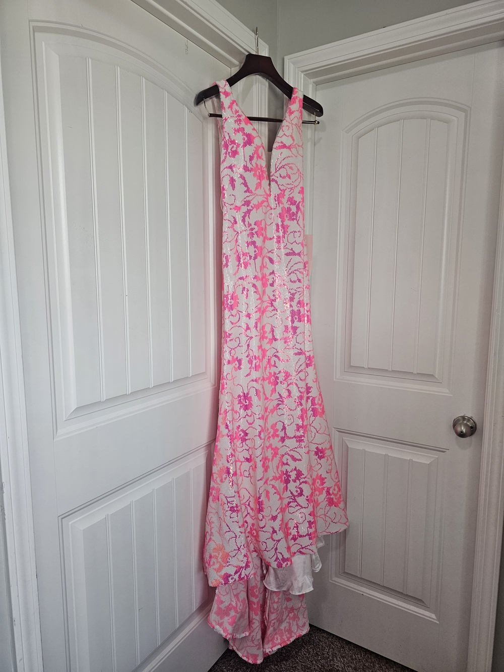 Elegant Pink and White Sequin V-Neck Formal Dress
